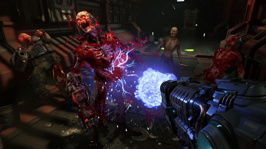 meilleurs-jeux-d'épée-doom-eternal Doom Eternal tirant sur un démon fourrager