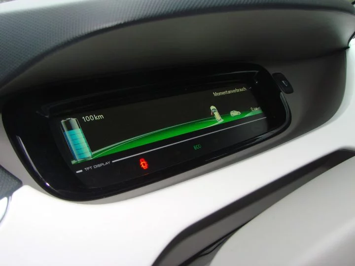 La décharge profonde endommage la structure chimique de la batterie