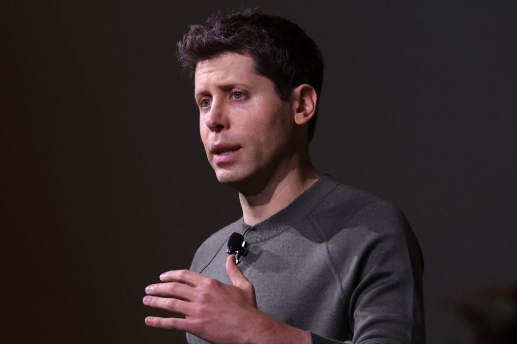 Changement de Cap chez OpenAI Sam Altman transfère le fonds de startups à Ian Hathaway.