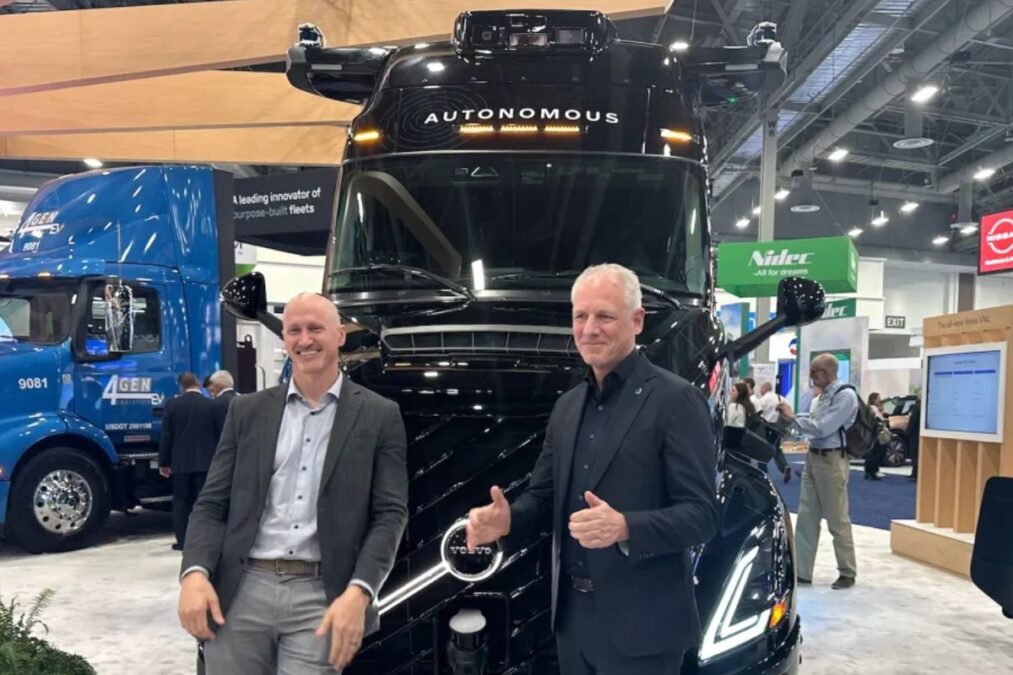 Quelles technologies spécifiques ont été intégrées dans le Volvo VNL pour assurer la sécurité et l'efficacité de son fonctionnement autonome