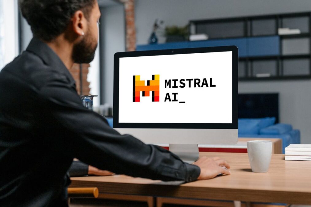 Mistral lance de nouveaux services et SDK pour permettre aux clients de peaufiner ses modèles