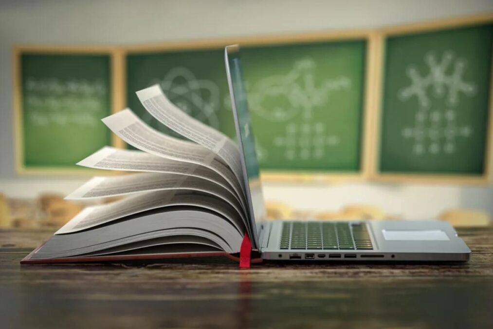 Quels sont les principaux défis et avantages de l'intégration de l'IA générative dans les environnements éducatifs selon MagicSchool AI