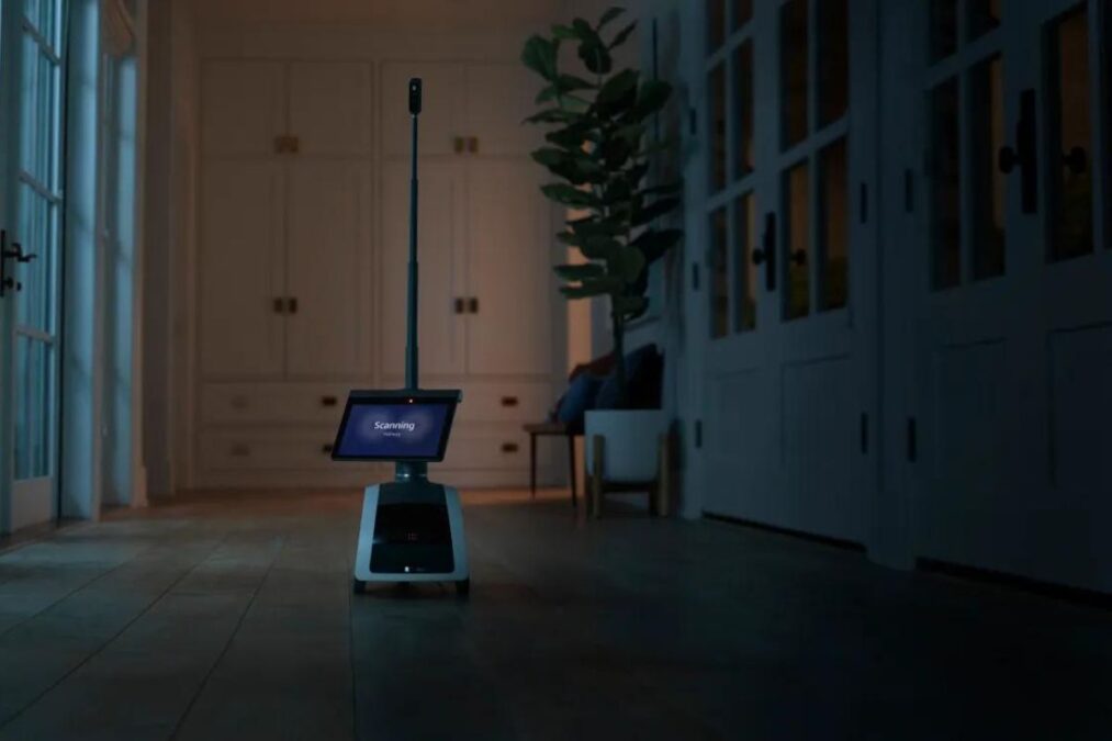 Pourquoi Amazon a-t-il décidé de retirer du marché son robot Astro pour Entreprises après seulement sept mois ?