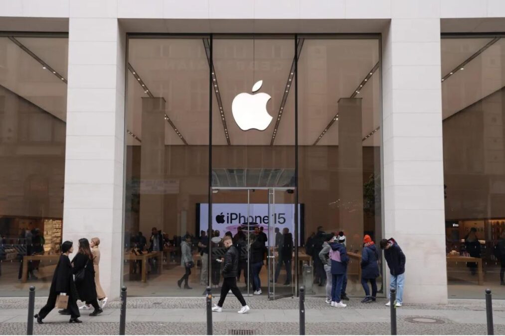 Quels sont les avantages clés inclus dans l'accord de contrat provisoire entre Apple et les employés syndiqués de l'Apple Store de Towson ?
