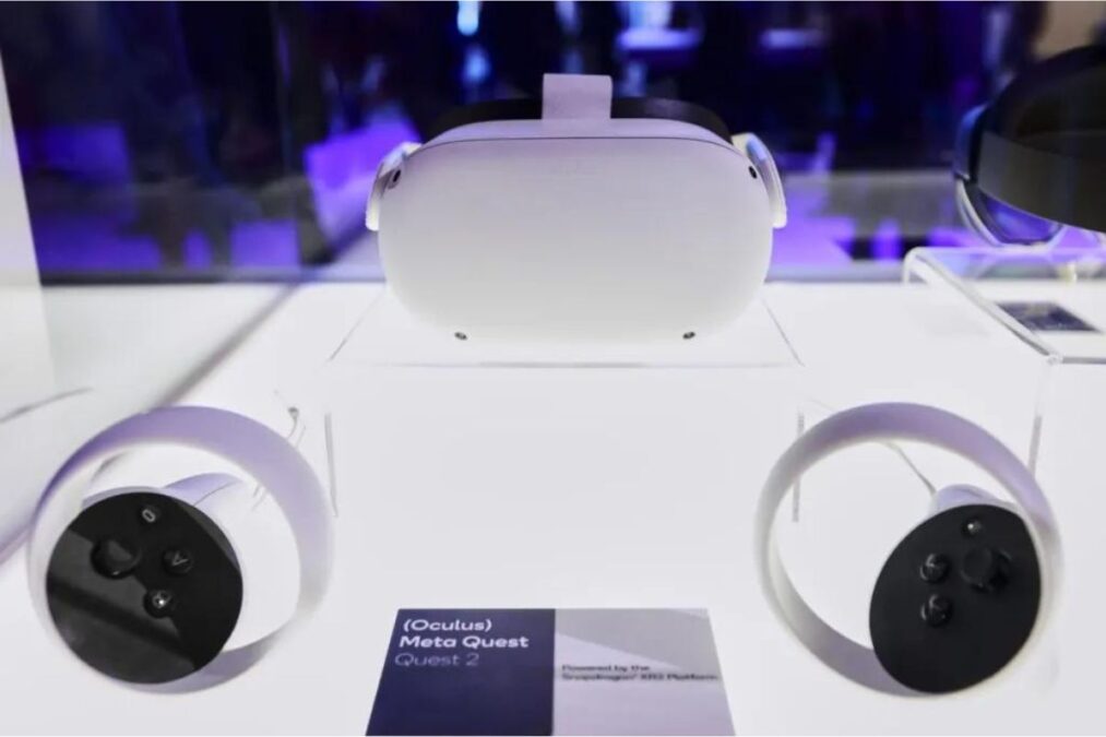 Quels sont les avantages et les risques potentiels de permettre aux enfants de 10 à 12 ans d'interagir en VR avec l'approbation parentale ?