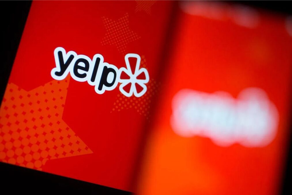 Comment Yelp parvient-il à utiliser l'IA pour améliorer l'expérience utilisateur tout en préservant l'authenticité des avis ?