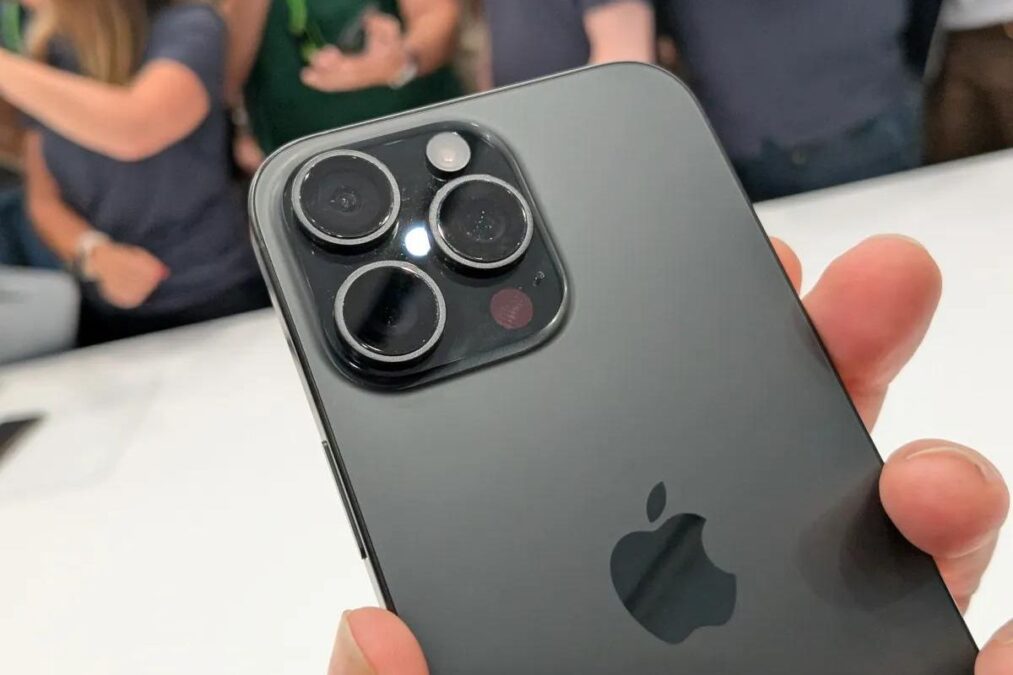 Quelle est la principale différence entre les modèles iPhone 16 Pro et iPhone 16 Pro Max en termes de taille et de fonctionnalités