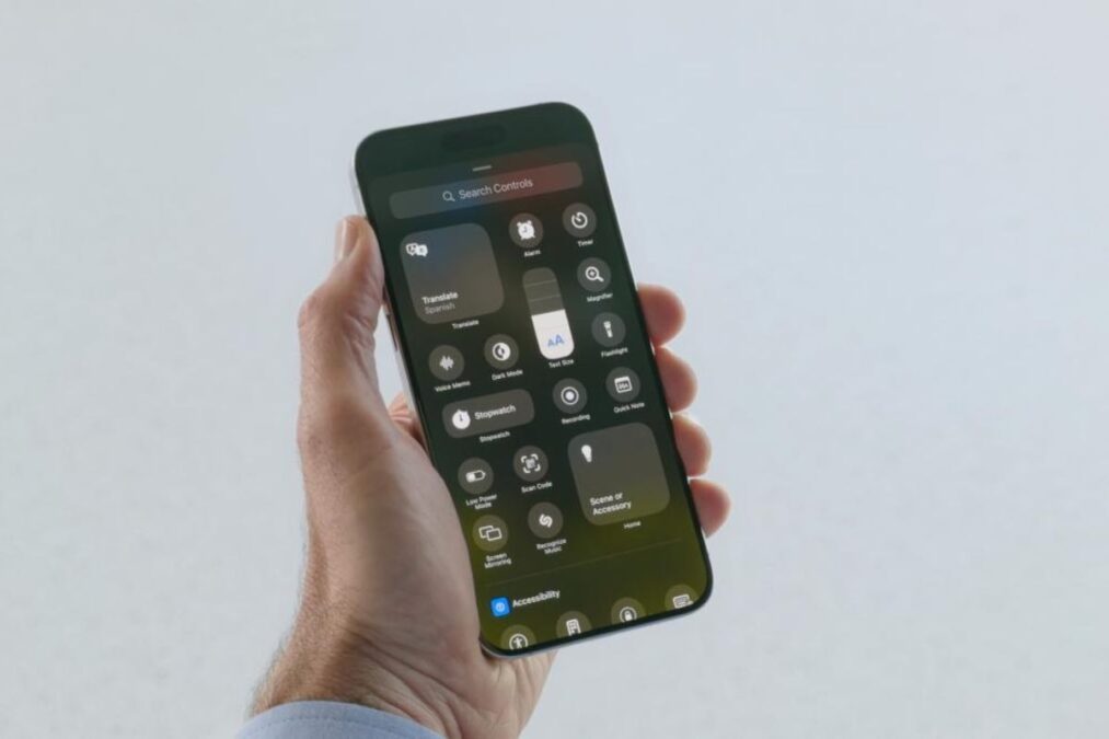 Comment les nouvelles fonctionnalités d’iOS 18 améliorent-elles la personnalisation du Centre de Contrôle de votre iPhone ?
