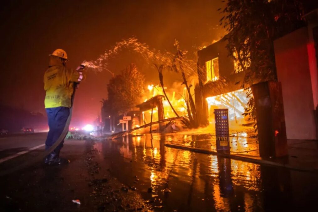 Pourquoi Watch Duty est-elle devenue l’application préférée pour suivre les incendies en Californie, surpassant des géants comme ChatGPT