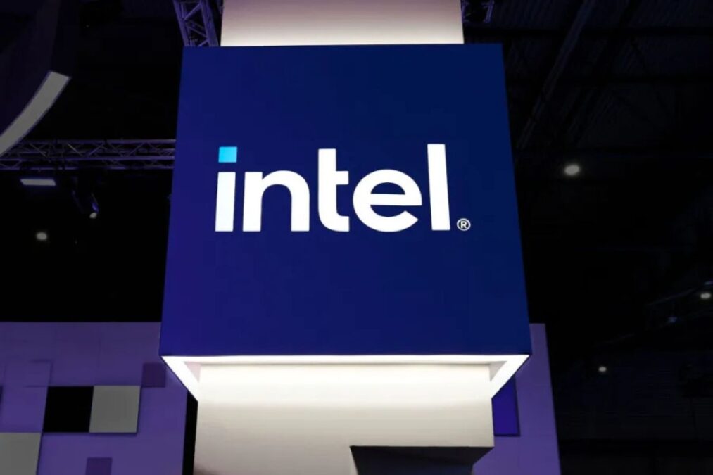 Pourquoi Intel annule-t-elle ses projets de fabrication en Europe et réduit-elle ses investissements ?