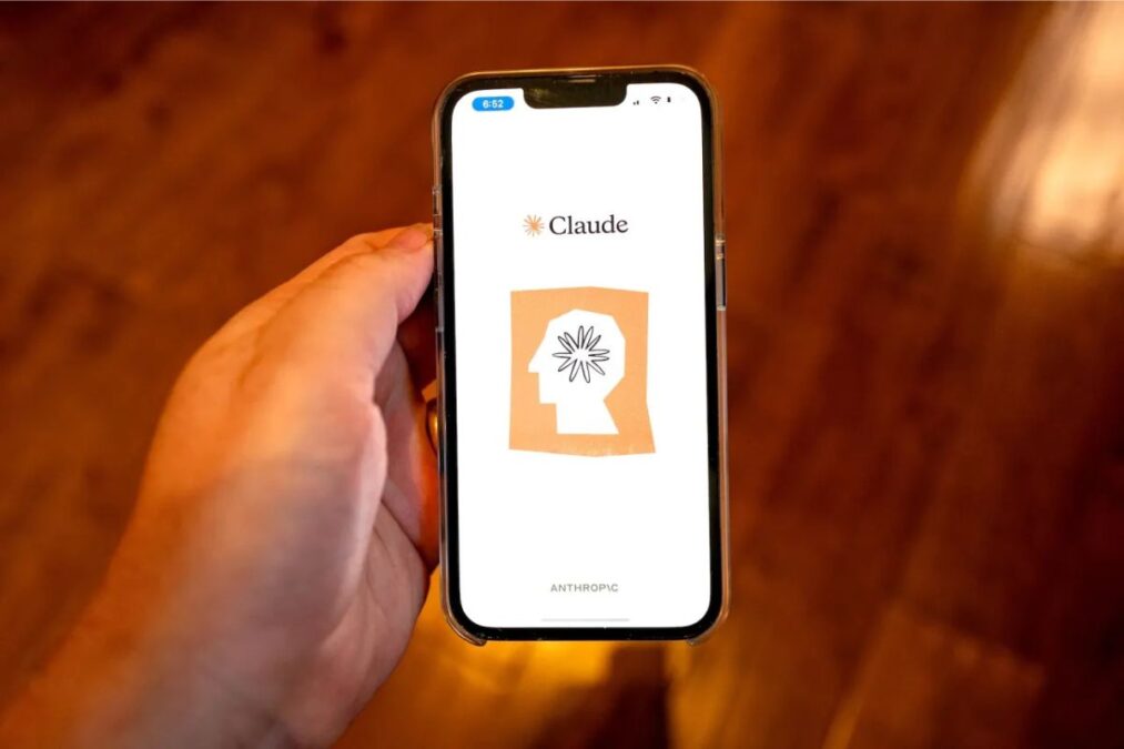 Claude à 1 $ : Anthropic peut-elle s’imposer face à OpenAI et Google grâce à cette stratégie ?