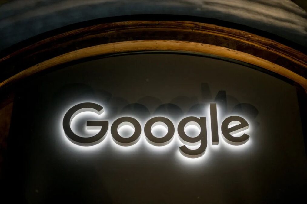 Alphabet atteint 3 000 milliards de dollars : un nouveau sommet après le rejet de la scission par le DOJ