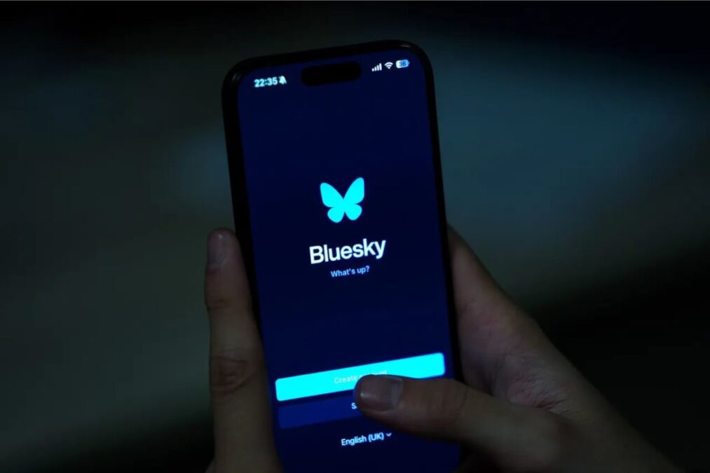 Bluesky introduit les « posts sauvegardés », une nouvelle fonction de signets privés