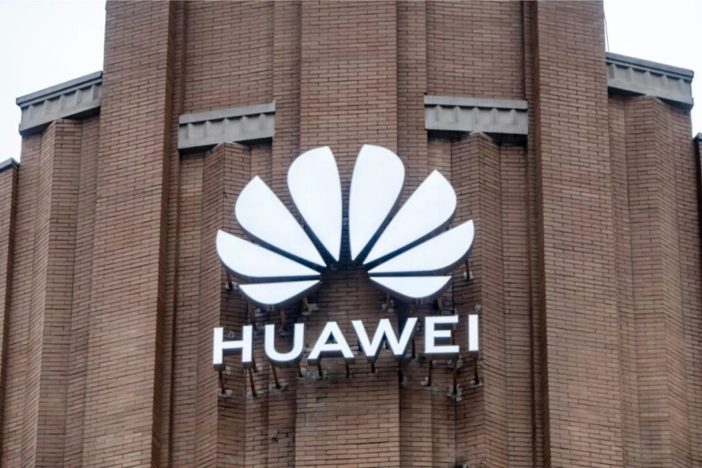 Comment Huawei compte-t-il concurrencer Nvidia en IA grâce à sa nouvelle infrastructure SuperPoD alors que la Chine interdit les puces étrangères ?