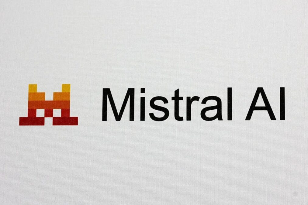Mistral AI : le rival français d’OpenAI qui veut s’imposer sur la scène mondiale