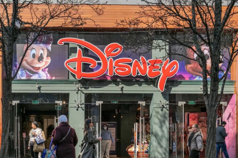 Pourquoi Disney a-t-il obligé Character.AI à supprimer Mickey, Marvel et Star Wars de sa plateforme ?