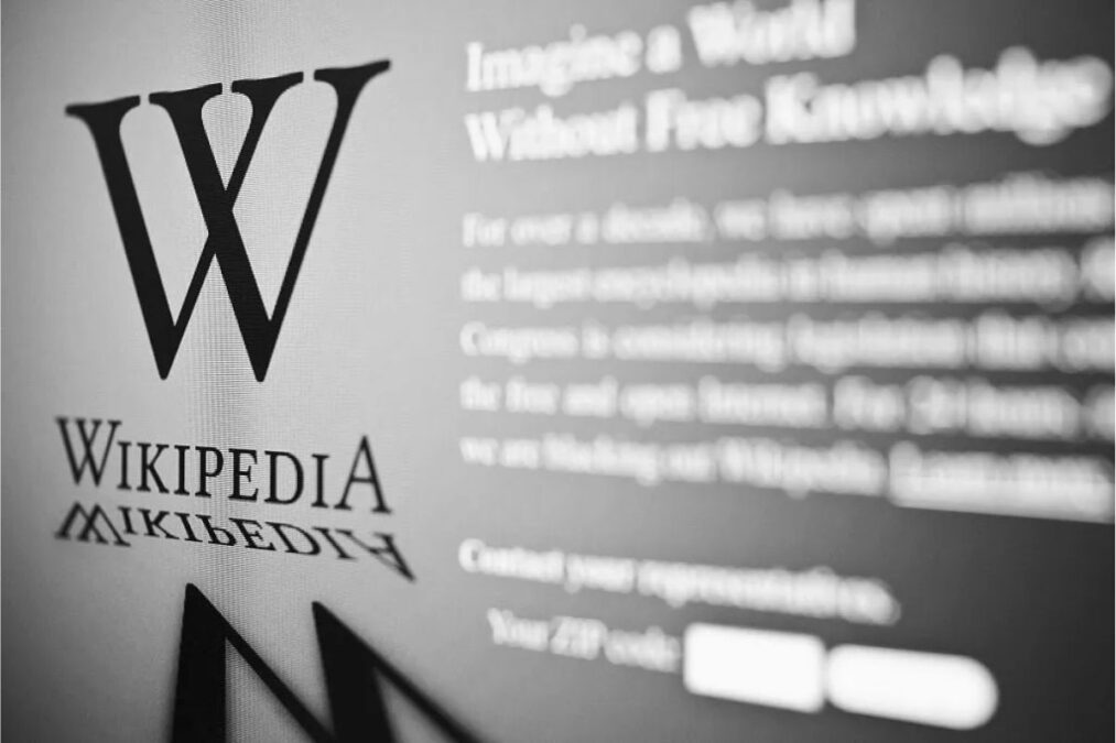 Pourquoi Wikimedia s’allie-t-elle à Amazon, Meta et Microsoft pour encadrer l’usage de Wikipédia par l’IA ?