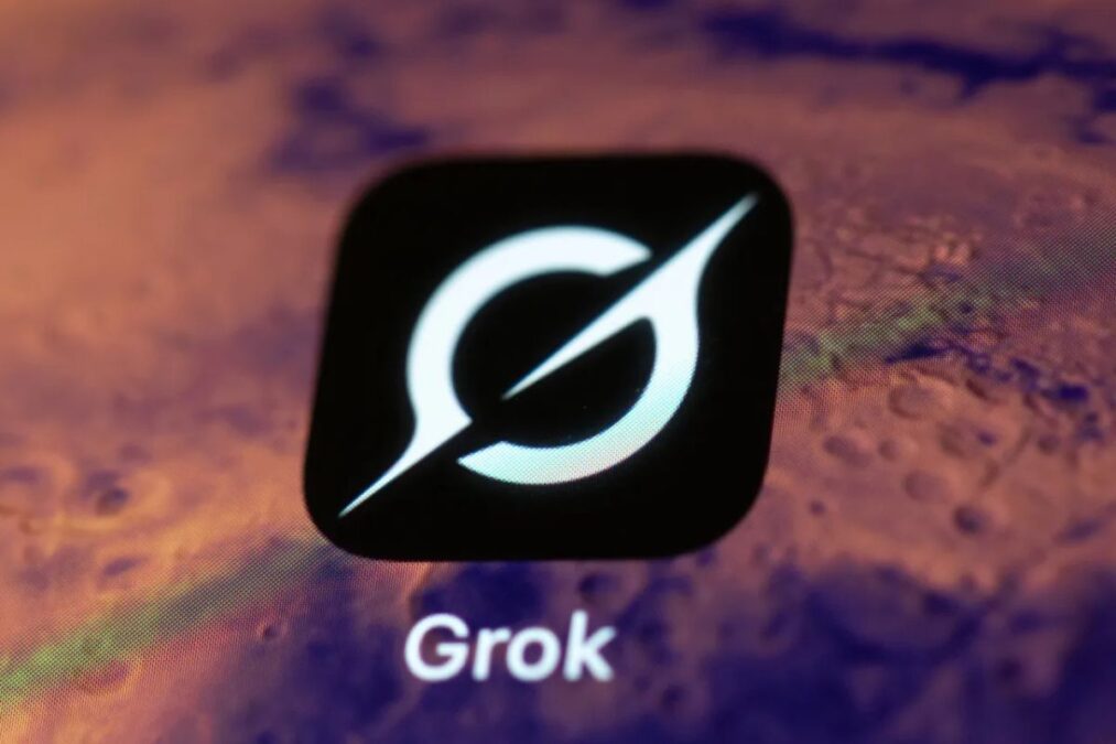 Pourquoi la France et la Malaisie enquêtent-elles sur Grok, l’IA de X accusée de générer des deepfakes sexuels ?