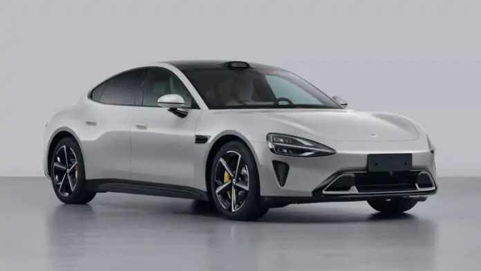 La première voiture électrique de Xiaomi ressemble à ça : une berline sportive
