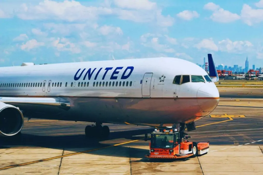 Comment United Airlines utilise-t-elle l'intelligence artificielle pour améliorer l'expérience de vol et optimiser ses opérations internes