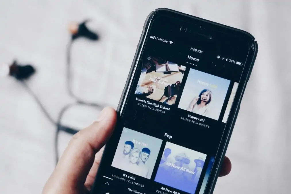 Comment le générateur de playlists IA d'Amazon se positionnera-t-il face à Spotify sur le marché du streaming musical