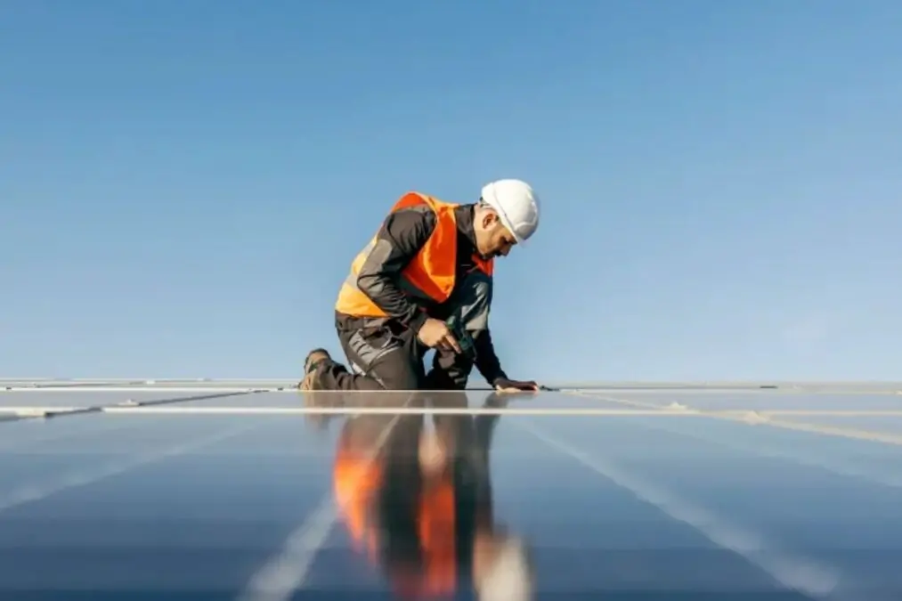 Comment Cloover peut-elle aider les petits installateurs solaires à offrir des solutions de financement compétitives