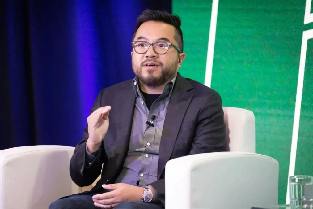 Comment Garry Tan et Y Combinator abordent-ils la régulation de l'IA tout en encourageant l'innovation et en prévenant les monopoles