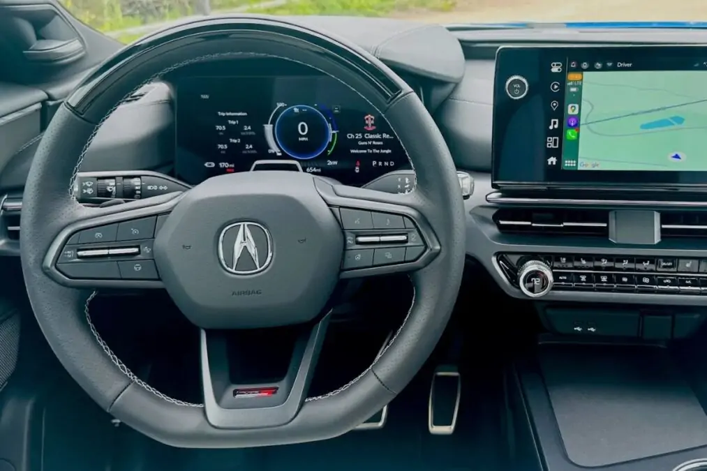 Quels sont les atouts et les limites de l'Acura ZDX Type S 2025 en termes de performance et de confort
