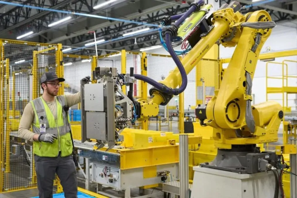 Comment l'intégration des technologies de Covariant par Amazon pourrait-elle transformer l'efficacité des opérations en entrepôt ?