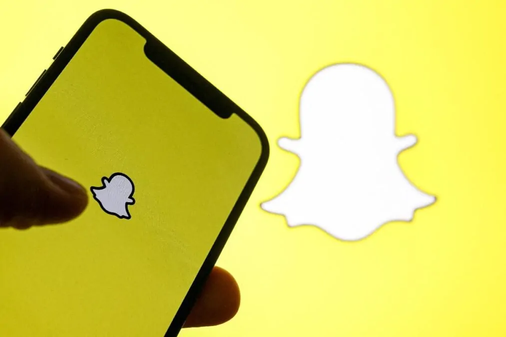 Comment la nouvelle fonctionnalité Footsteps de Snapchat peut-elle améliorer l'expérience des utilisateurs en matière de suivi et partage de leurs voyages ?