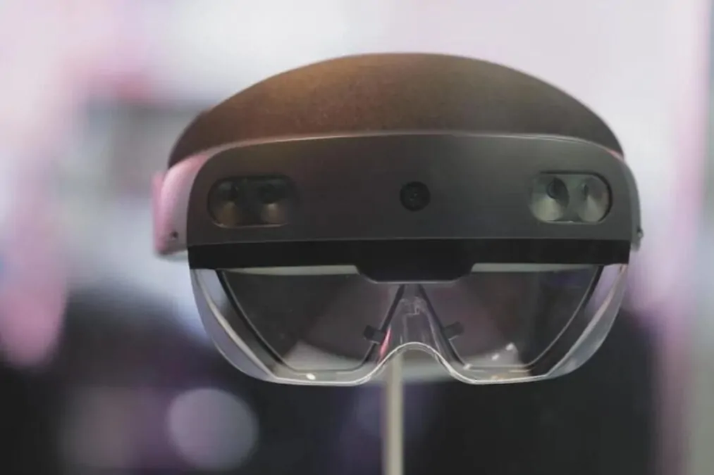 Microsoft va-t-il totalement se retirer du marché de la réalité augmentée ou prépare-t-il une nouvelle stratégie pour concurrencer Apple et Meta ?