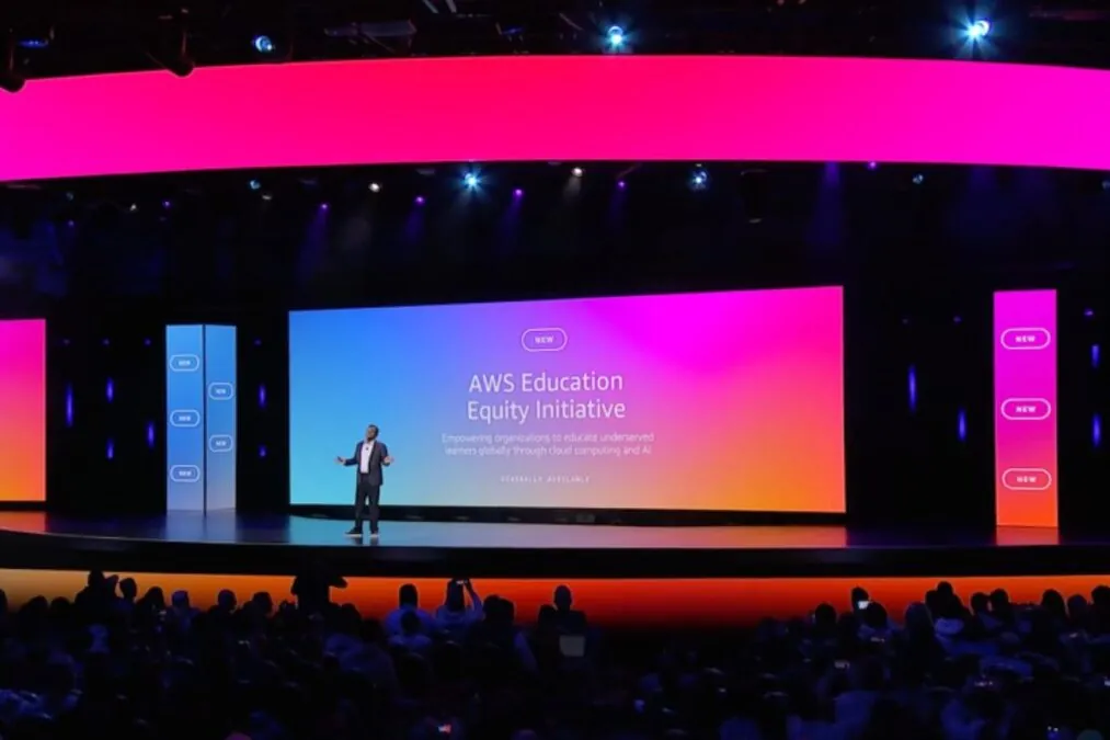 Comment AWS soutient-il les communautés sous-représentées grâce à l’Education Equity Initiative ?
