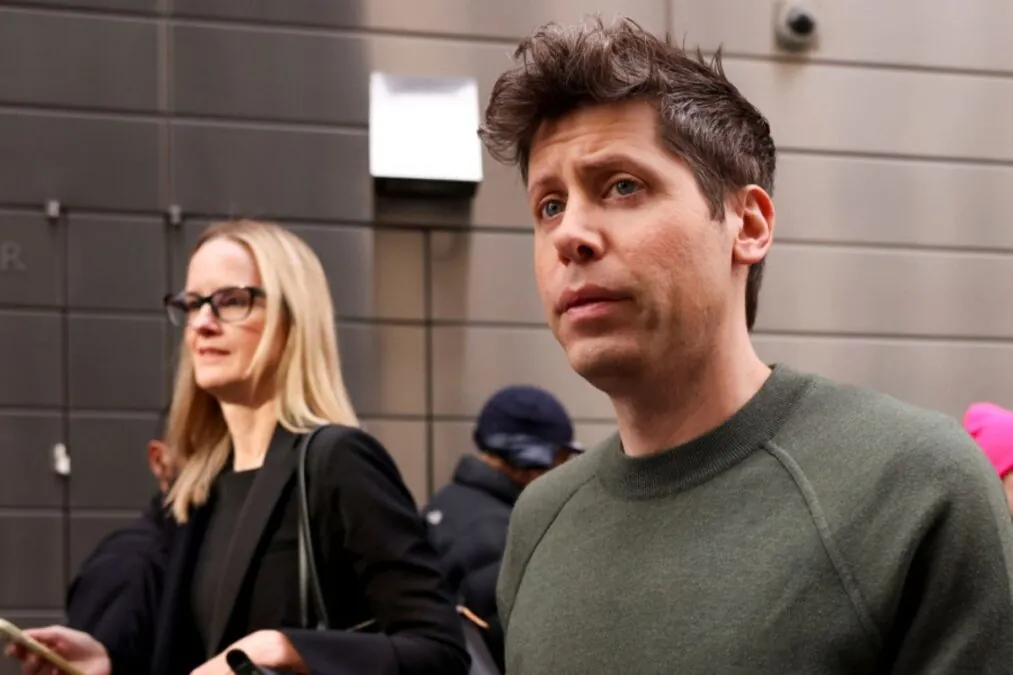 Comment la structure hybride d’OpenAI influence-t-elle les décisions de Sam Altman en tant que PDG ?