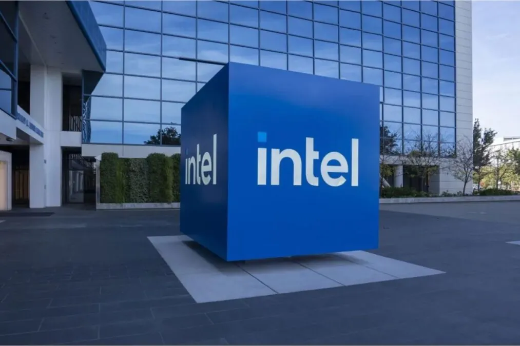 En quoi les innovations des processeurs Core Ultra 200 d'Intel peuvent-elles révolutionner les performances et la sécurité des appareils modernes ?