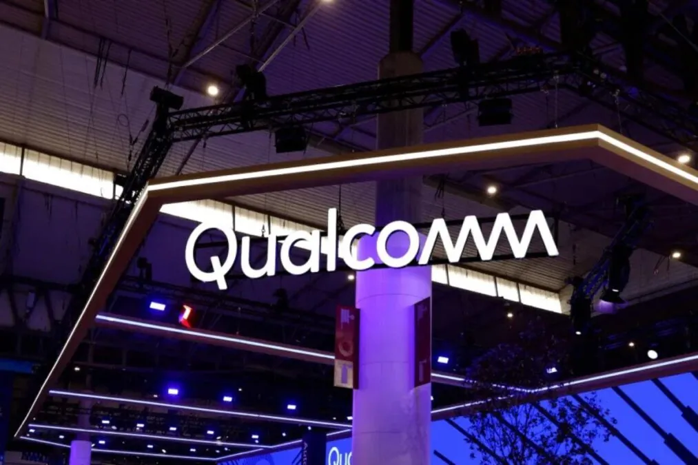 Quels sont les atouts du Snapdragon X de Qualcomm pour rivaliser avec AMD et Intel dans le secteur des PC Windows ?