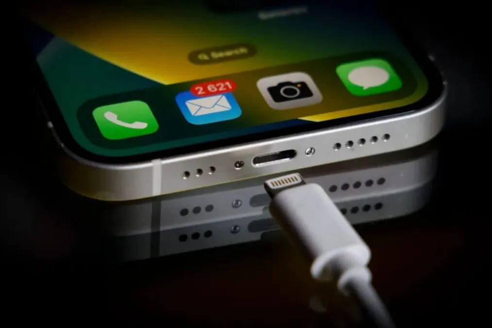 Apple aurait envisagé un iPhone 17 Air entièrement sans ports, mais renonce face aux contraintes techniques et réglementaires