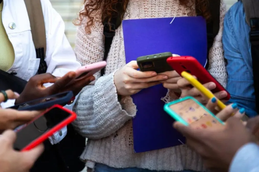 Instagram renforce la sécurité des adolescents : un nouveau partenariat avec les écoles contre le harcèlement en ligne