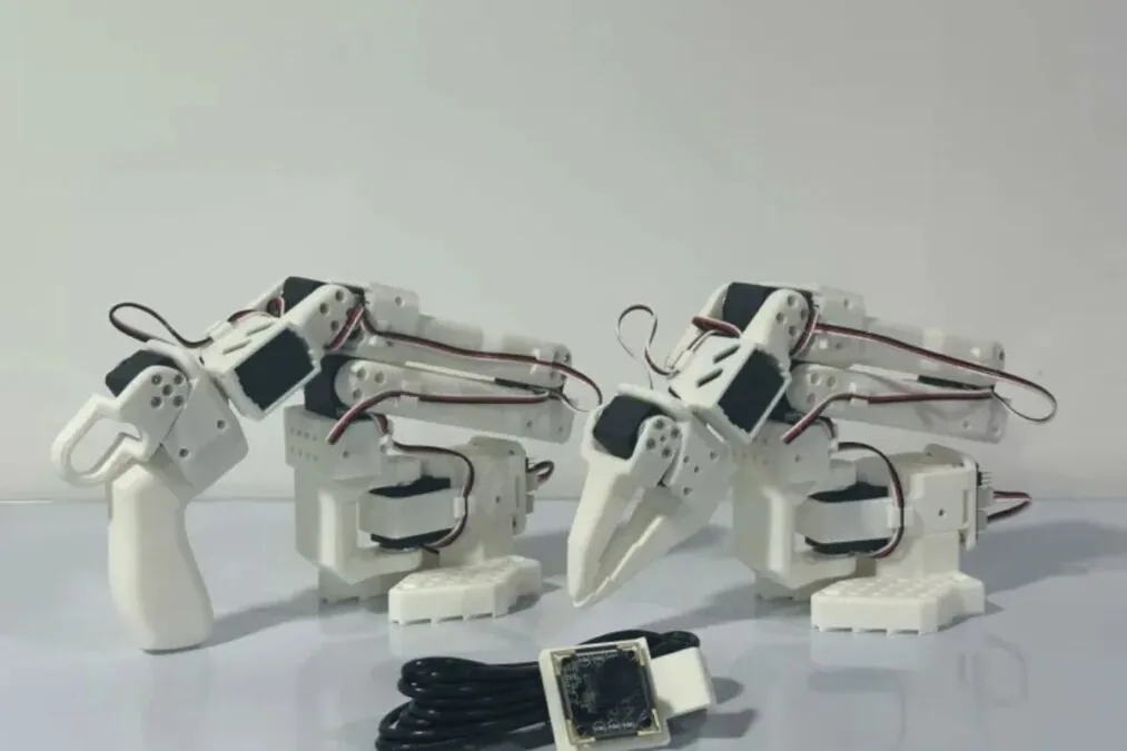 En quoi l’utilisation de l’apprentissage par renforcement dans le bras robotique SO-101 transforme-t-elle les possibilités d’automatisation pour les utilisateurs à faible budget ?