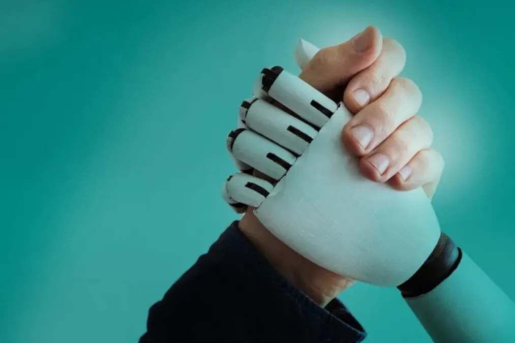 Le secteur technologique est divisé sur l’impact des robots et de l’IA sur les emplois humains. Certains pensent que la majorité des tâches sera automatisée, tandis que d’autres estiment que de nouveaux rôles émergeront pour les humains dans un monde assisté par la robotisation. Amazon a récemment présenté son robot Vulcan, qui incarne cette vision de collaboration entre humains et robots dans ses entrepôts. Ce robot, capable de « sentir » les objets, représente une évolution clé dans la manière dont Amazon envisage l’avenir du travail. Lire aussi :  Microsoft interdit à ses employés d’utiliser DeepSeek : pourquoi une application aussi populaire est-elle soudainement bannie en interne ? Comment ChatGPT aide-t-il les développeurs à comprendre le code grâce à son nouveau connecteur GitHub ? Vulcan : un robot qui aide les travailleurs humains Vulcan a été conçu pour effectuer des tâches physiques pénibles dans les entrepôts, comme récupérer des objets en hauteur ou en bas. Cela permet aux travailleurs humains de se concentrer sur des tâches moins exigeantes, réduisant ainsi les risques de blessures liés aux positions inconfortables. En faisant équipe avec les employés, Vulcan n’a pas pour but de les remplacer, mais de leur faciliter la tâche en prenant en charge les actions les plus pénibles. Cependant, cette robotisation soulève des questions sur l’avenir des emplois non qualifiés dans des secteurs comme celui des entrepôts. Amazon répond à cette préoccupation en formant certains de ses employés pour devenir des techniciens en maintenance de robots. Ces formations permettent aux travailleurs de développer des compétences spécialisées qui les préparent à gérer et entretenir ces technologies. La reconversion professionnelle, clé pour l'avenir Amazon ne se contente pas de déployer des robots dans ses entrepôts, l’entreprise met également en place des programmes de reconversion professionnelle pour ses employés. Ces programmes visent à former des techniciens capables de maintenir et de gérer les robots. Ainsi, la robotisation génère de nouveaux emplois qualifiés, tout en libérant les employés des tâches les plus physiques. Toutefois, cette transition n'est pas sans défis, car tous les travailleurs n’auront pas l’opportunité ou le désir de se reconvertir dans des métiers techniques. Amazon souligne que l’adoption de ces robots a créé des centaines de nouveaux postes, tels que des ingénieurs de maintenance ou des surveillants des robots. Cela montre que la robotisation ne se limite pas à remplacer les emplois, mais qu’elle transforme également les structures de travail en offrant de nouvelles possibilités. Un futur partagé entre humains et robots Le futur des emplois dans un monde automatisé reste incertain. Bien que la robotisation puisse offrir de nouvelles opportunités de carrière, il est probable que certains secteurs, comme la vente au détail ou la restauration, continueront d’être dominés par des emplois humains pendant plusieurs années. Néanmoins, des secteurs comme la logistique, où Amazon est un leader, pourraient voir une adoption plus large des robots, modifiant ainsi les besoins en main-d’œuvre.