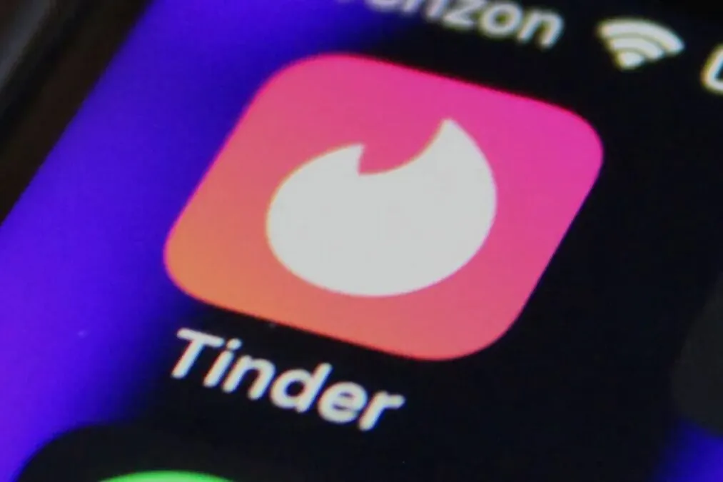 Comment la fonctionnalité Double Date de Tinder pourrait-elle améliorer l'expérience des utilisateurs et augmenter l'engagement sur l'application ?