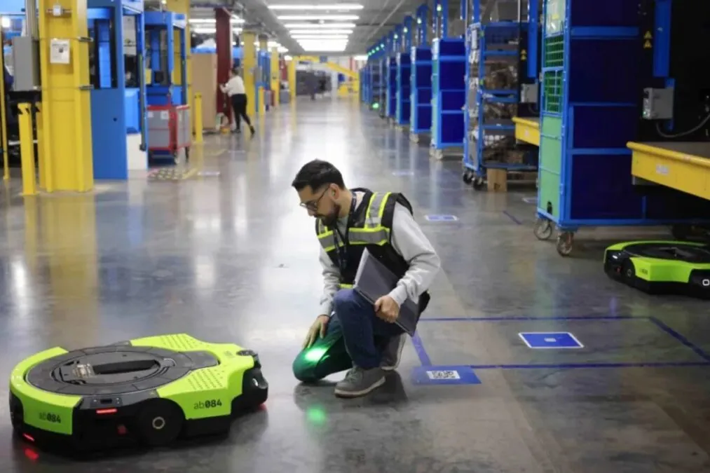 Comment le million de robots d'Amazon et l'IA DeepFleet transforment-ils la gestion des entrepôts et des livraisons ?