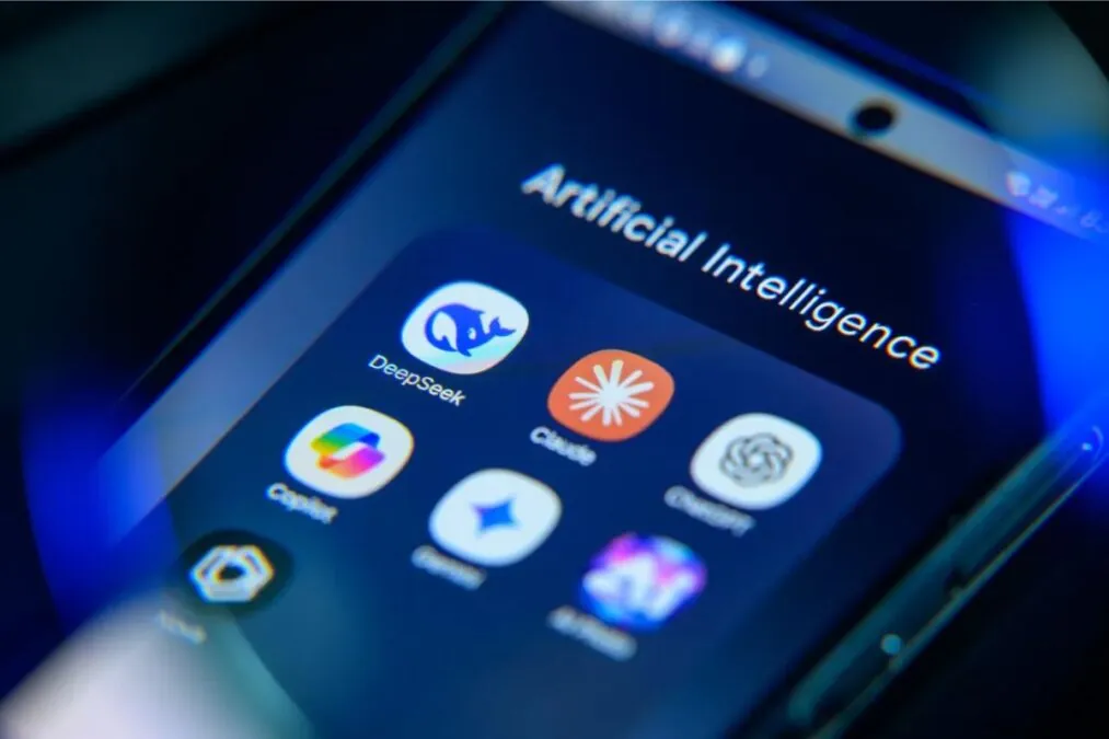 Classement IA 2025 : ChatGPT reste leader mais Google Gemini et Grok accélèrent la course