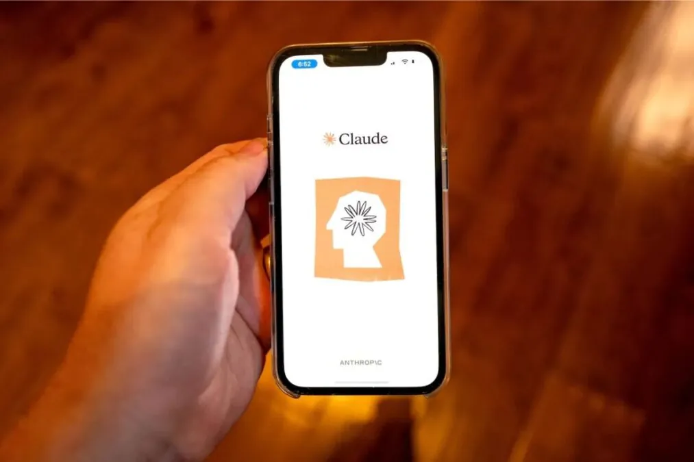 Claude à 1 $ : Anthropic peut-elle s’imposer face à OpenAI et Google grâce à cette stratégie ?