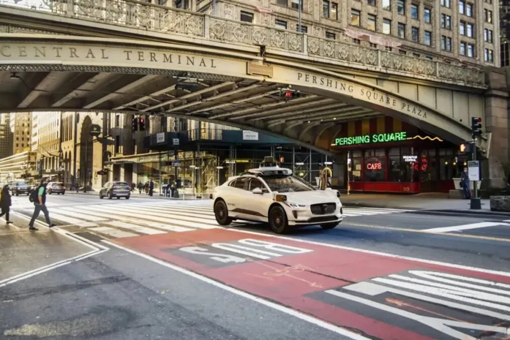 Robotaxis et livraisons autonomes : New York et Nvidia vont-ils propulser Waymo et Nuro en tête du marché ?