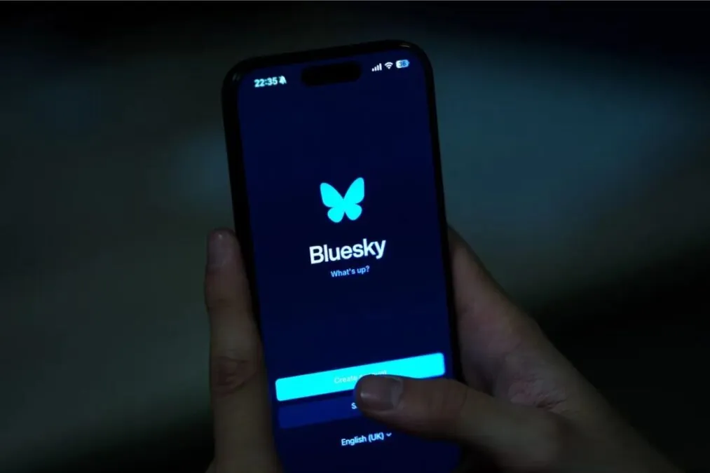Bluesky introduit les « posts sauvegardés », une nouvelle fonction de signets privés