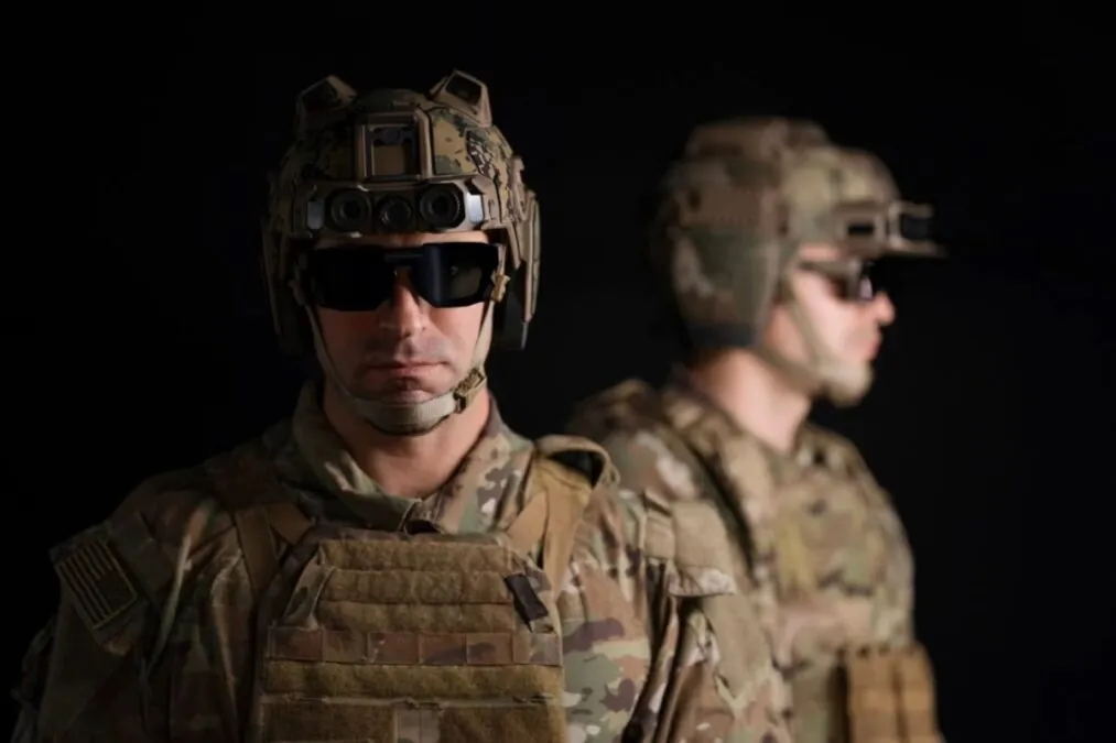 Comment Anduril révolutionne-t-il les technologies militaires avec le casque EagleEye et l’IA, et quel rôle joue Palmer Luckey ?