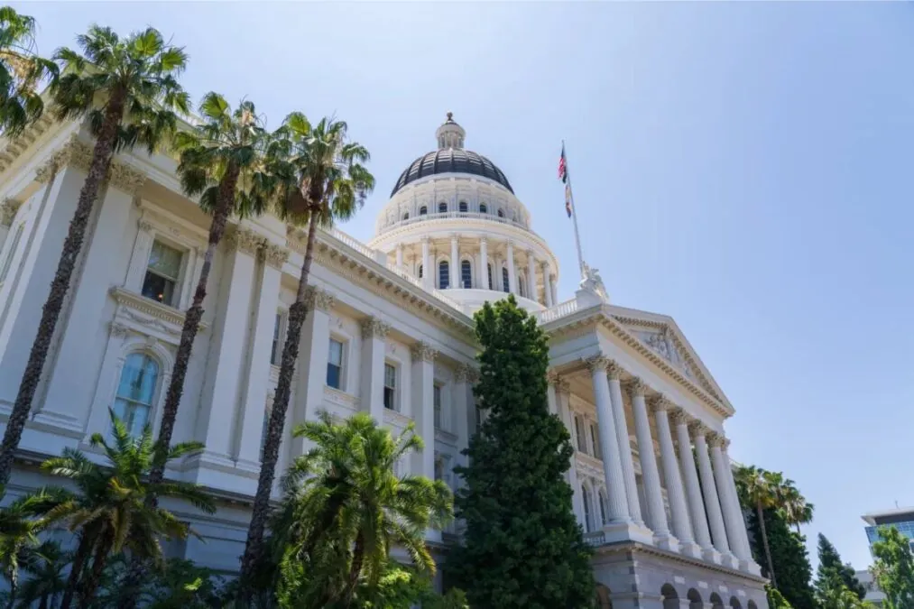 La nouvelle loi californienne sur l’IA peut-elle vraiment allier sécurité et innovation ?